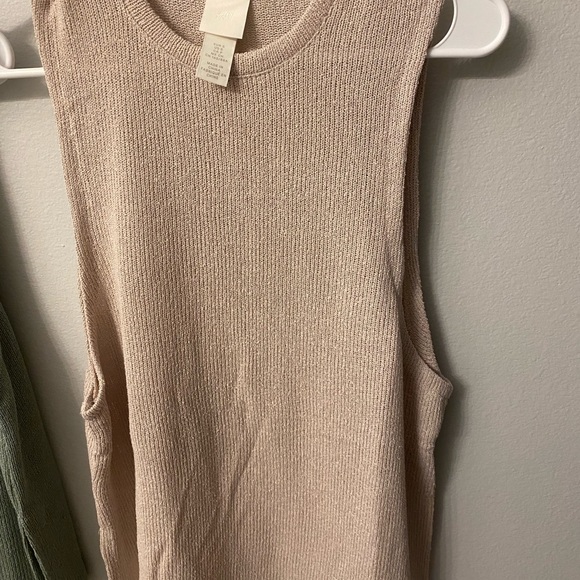 Size small - Picture 3 of 3